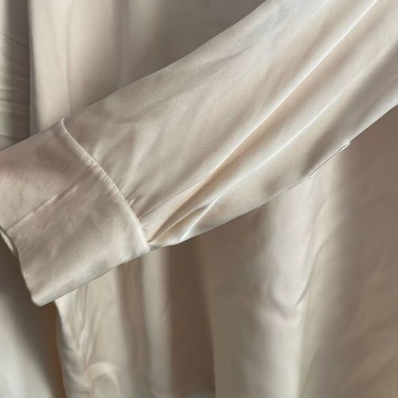 Vince shear V neck blouse size medium - Picture 4 of 6